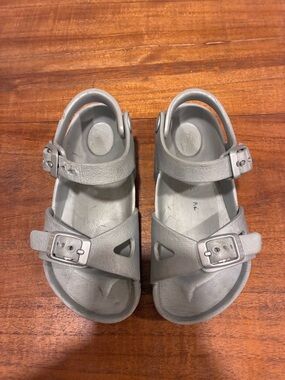 Birkenstock Kids Rio EVA Metallic Silver Buckle Sandals EU 28 (US 10–10.5)